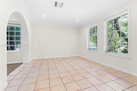 Снять в аренду виллу или дом в Корал-Гейблс, Флорида 3 спальни, 165.46м2, № 1944533 - фото 8