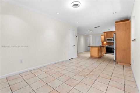 Снять в аренду виллу или дом в Корал-Гейблс, Флорида 3 спальни, 165.46м2, № 1944533 - фото 7