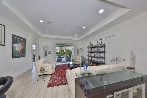 Townhouse in Sun City Center, Florida 2 bedrooms, 172.24 sq.m. № 1576256 - photo 13