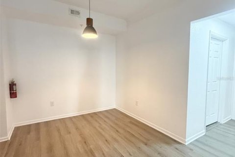 Condo in Orlando, Florida, 2 bedrooms  № 2108013 - photo 17