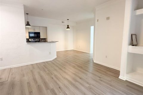 Condo in Orlando, Florida, 2 bedrooms  № 2108013 - photo 14