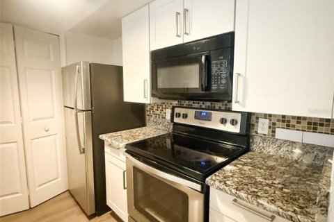 Condo in Orlando, Florida, 2 bedrooms  № 2108013 - photo 7