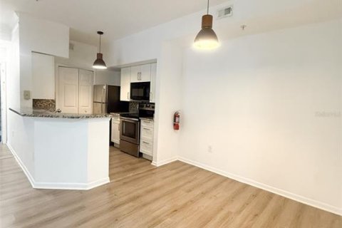 Condo in Orlando, Florida, 2 bedrooms  № 2108013 - photo 13