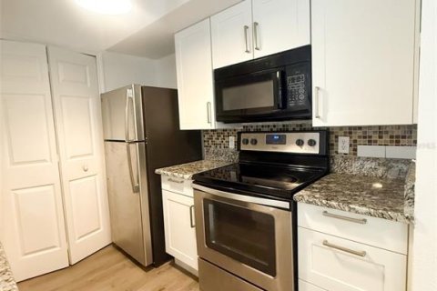 Condo in Orlando, Florida, 2 bedrooms  № 2108013 - photo 8