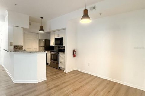 Condo in Orlando, Florida, 2 bedrooms  № 2108013 - photo 15