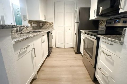 Condo in Orlando, Florida, 2 bedrooms  № 2108013 - photo 9