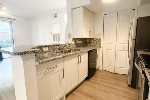 Condo in Orlando, Florida, 2 bedrooms  № 2108013 - photo 6