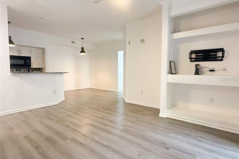 Condo in Orlando, Florida, 2 bedrooms  № 2108013 - photo 10