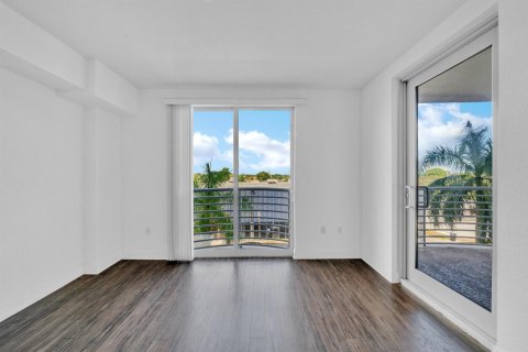 Condo in Hollywood, Florida, 2 bedrooms  № 2390564 - photo 9