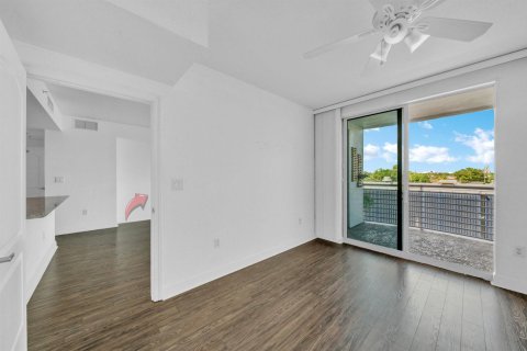 Condo in Hollywood, Florida, 2 bedrooms  № 2390564 - photo 24