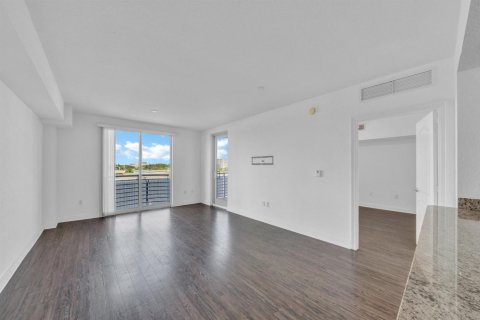 Condo in Hollywood, Florida, 2 bedrooms  № 2390564 - photo 8