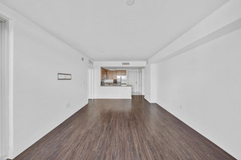 Condo in Hollywood, Florida, 2 bedrooms  № 2390564 - photo 11