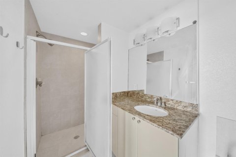 Condo in Hollywood, Florida, 2 bedrooms  № 2390564 - photo 22