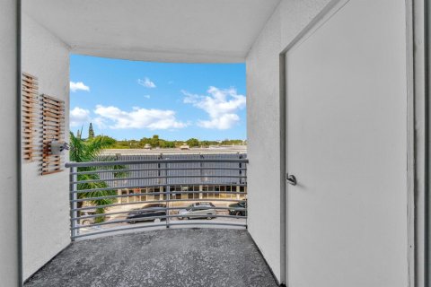 Condo in Hollywood, Florida, 2 bedrooms  № 2390564 - photo 15
