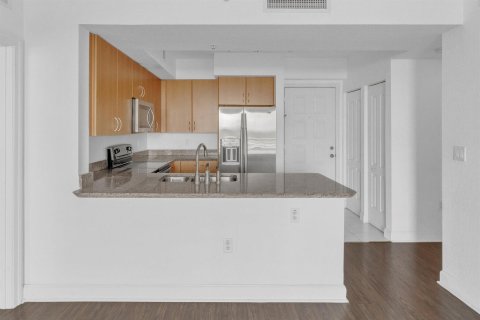 Condo in Hollywood, Florida, 2 bedrooms  № 2390564 - photo 26