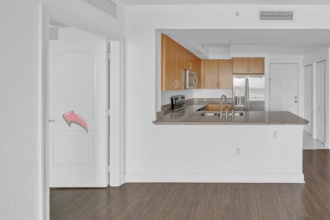 Condo in Hollywood, Florida, 2 bedrooms  № 2390564 - photo 13