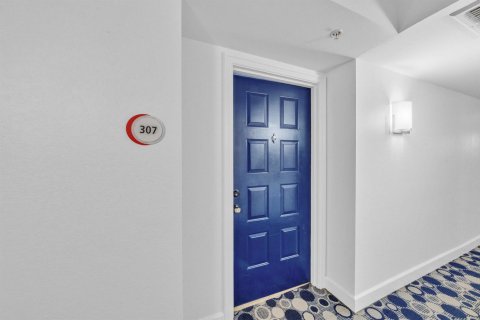 Condo in Hollywood, Florida, 2 bedrooms  № 2390564 - photo 6