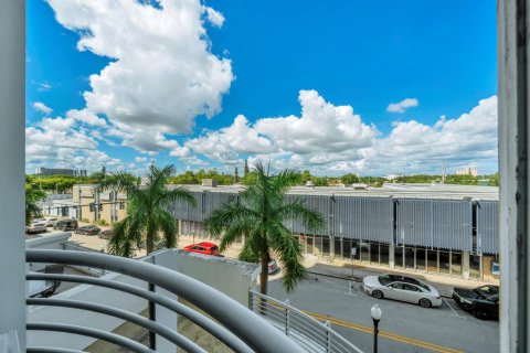 Condo in Hollywood, Florida, 2 bedrooms  № 2390564 - photo 10