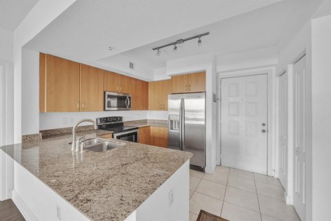 Condo in Hollywood, Florida, 2 bedrooms  № 2390564 - photo 27