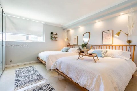 Condo in Hollywood, Florida, 1 bedroom  № 2037494 - photo 11