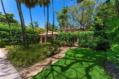 House in Miami Beach, Florida 4 bedrooms, 219.16 sq.m. № 2074500