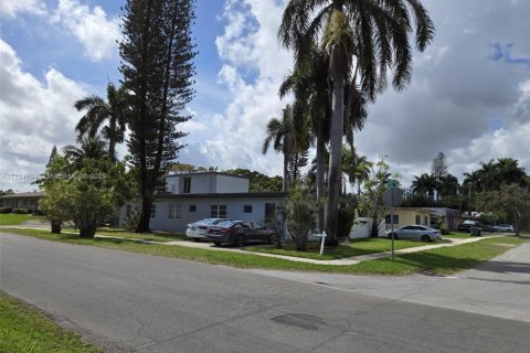 Immobilier commercial à Dania Beach, Floride № 2021636