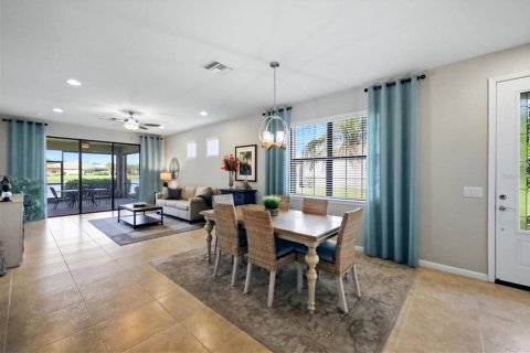Villa ou maison à vendre à Lakewood Ranch, Floride: 2 chambres, 143.35 m2 № 2349969 - photo 9
