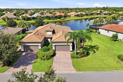 House in Lakewood Ranch, Florida 2 bedrooms, 143.35 sq.m. № 2349969