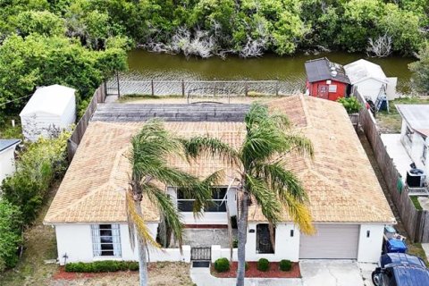 House in Holiday, Florida 3 bedrooms, 156.73 sq.m. № 1677100 - photo 2
