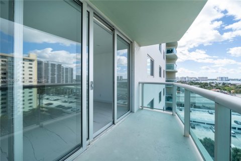 Condominio en alquiler en Sunny Isles Beach, Florida, 1 dormitorio, 93.37 m2 № 2073291 - foto 12