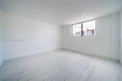 Condominio en alquiler en Sunny Isles Beach, Florida, 1 dormitorio, 93.37 m2 № 2073291 - foto 18