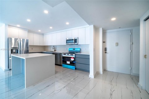 Condominio en alquiler en Sunny Isles Beach, Florida, 1 dormitorio, 93.37 m2 № 2073291 - foto 2