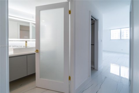 Condominio en alquiler en Sunny Isles Beach, Florida, 1 dormitorio, 93.37 m2 № 2073291 - foto 13