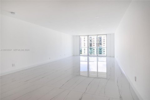 Condominio en alquiler en Sunny Isles Beach, Florida, 1 dormitorio, 93.37 m2 № 2073291 - foto 10