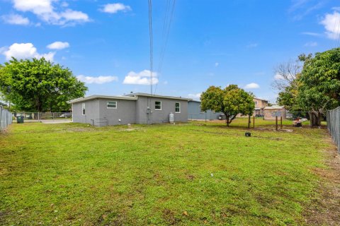 Villa ou maison à vendre à Belle Glade, Floride: 3 chambres, 110.74 m2 № 2176943 - photo 4