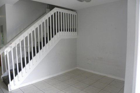 Townhouse in Homestead, Florida 2 bedrooms, 108.32 sq.m. № 2029605 - photo 4