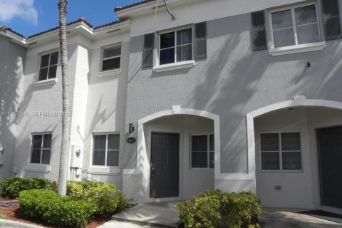 Townhouse in Homestead, Florida 2 bedrooms, 108.32 sq.m. № 2029605 - photo 1