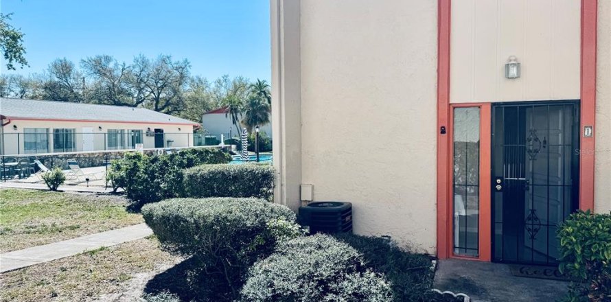Townhouse in Saint Petersburg, Florida 2 bedrooms, 111.02 sq.m. № 1810642