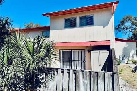 Townhouse in Saint Petersburg, Florida 2 bedrooms, 111.02 sq.m. № 1810642 - photo 21