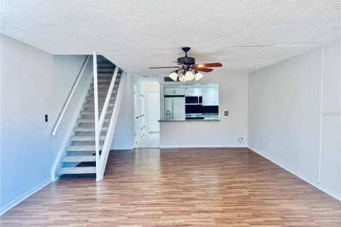 Townhouse in Saint Petersburg, Florida 2 bedrooms, 111.02 sq.m. № 1810642 - photo 23