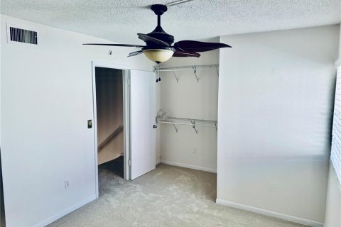 Townhouse in Saint Petersburg, Florida 2 bedrooms, 111.02 sq.m. № 1810642 - photo 10