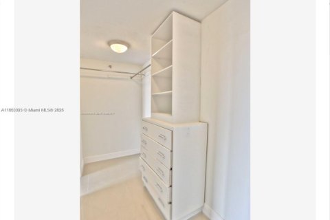 Copropriété à louer à Miami, Floride: 2 chambres, 108.14 m2 № 1877723 - photo 7
