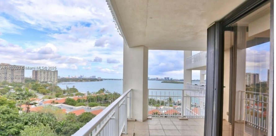 Condominio en Miami, Florida, 2 dormitorios № 1877723