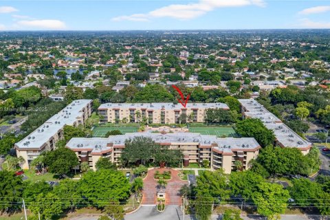 Купить кондоминиум в Плантация, Флорида 2 спальни, 87.33м2, № 1972841 - фото 3