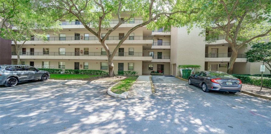 Кондоминиум с 2 спальнями в Плантация, Флорида № 1972841