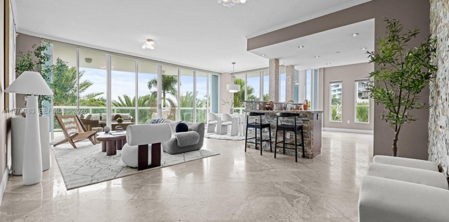 Condo à Miami, Floride, 3 chambres  № 2046022