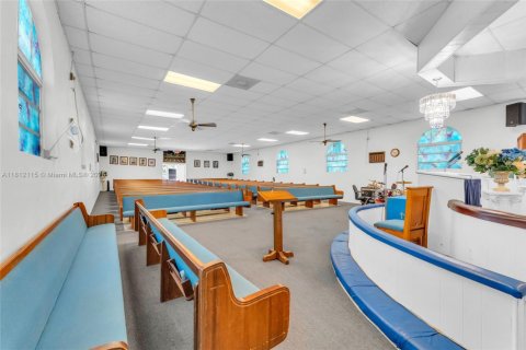 Commercial property in Miami Gardens, Florida № 1756753 - photo 10
