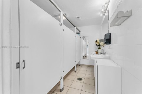 Commercial property in Miami Gardens, Florida № 1756753 - photo 15