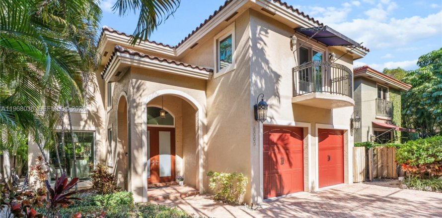 Casa en Miami, Florida 4 dormitorios, 298.12 m2 № 2029825