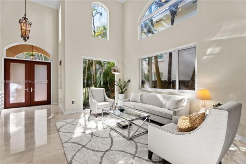Casa en venta en Miami, Florida, 4 dormitorios, 298.12 m2 № 2029825 - foto 2